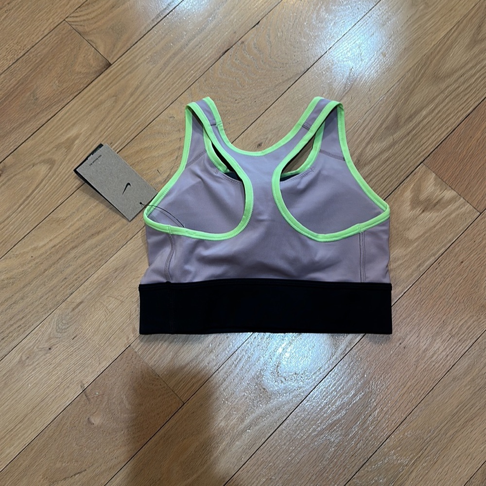 Nike Swoosh Bra - Picture 2 of 3